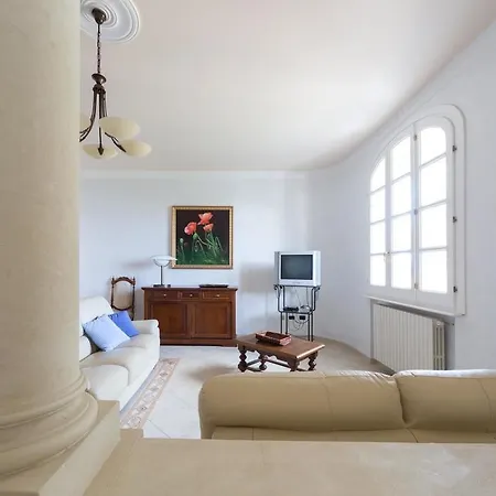 La Ripostiera By Barbarhouse Castro (Lecce)